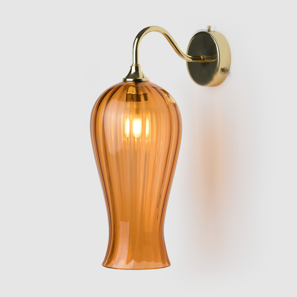 Note: Image shows G9 bulb.